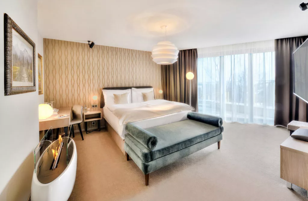 Izba s manželskou posteľou v Hoteli Lomnica