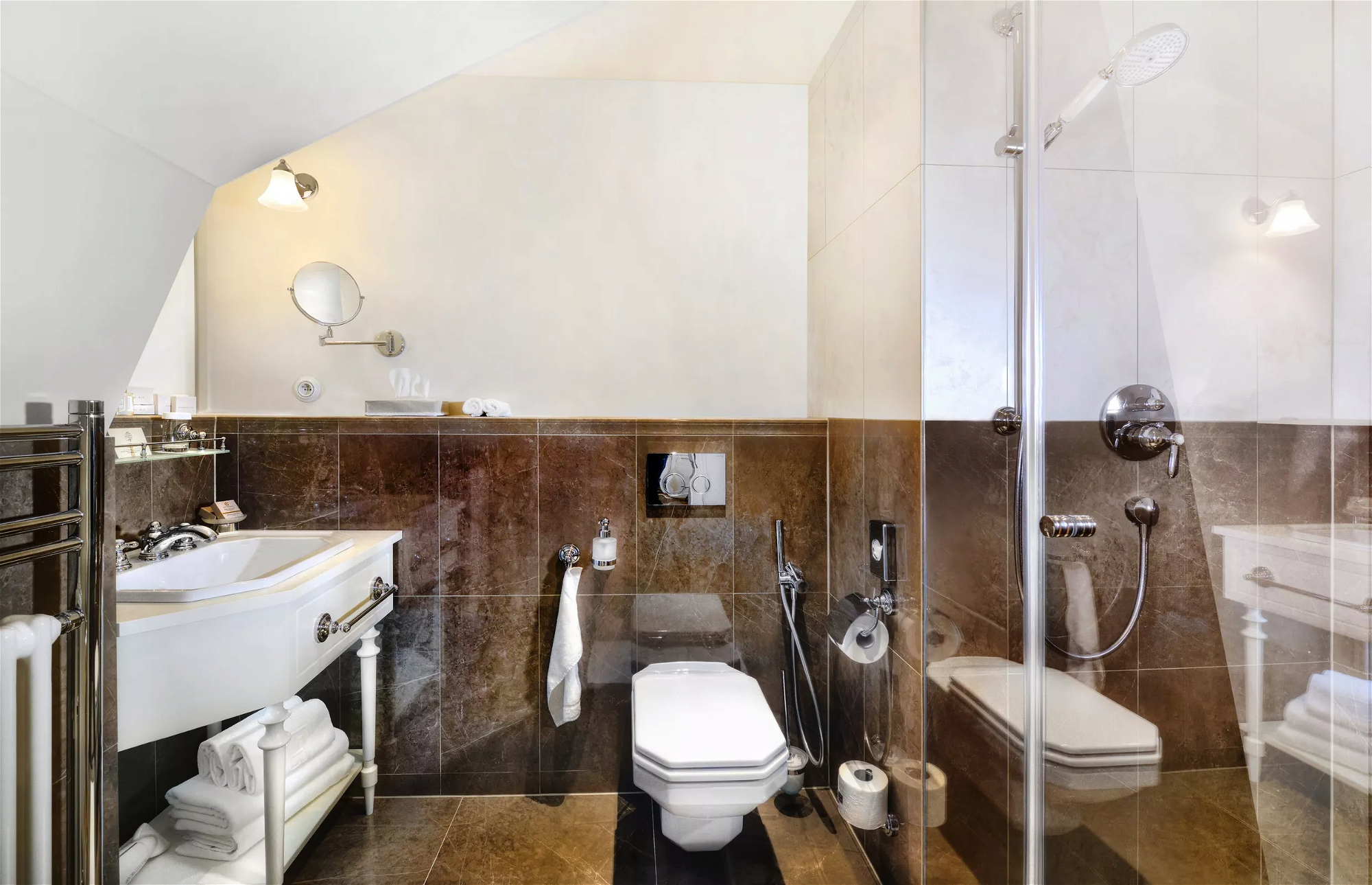 Toaleta v Hoteli Lomnica vo Vysokých Tatrách