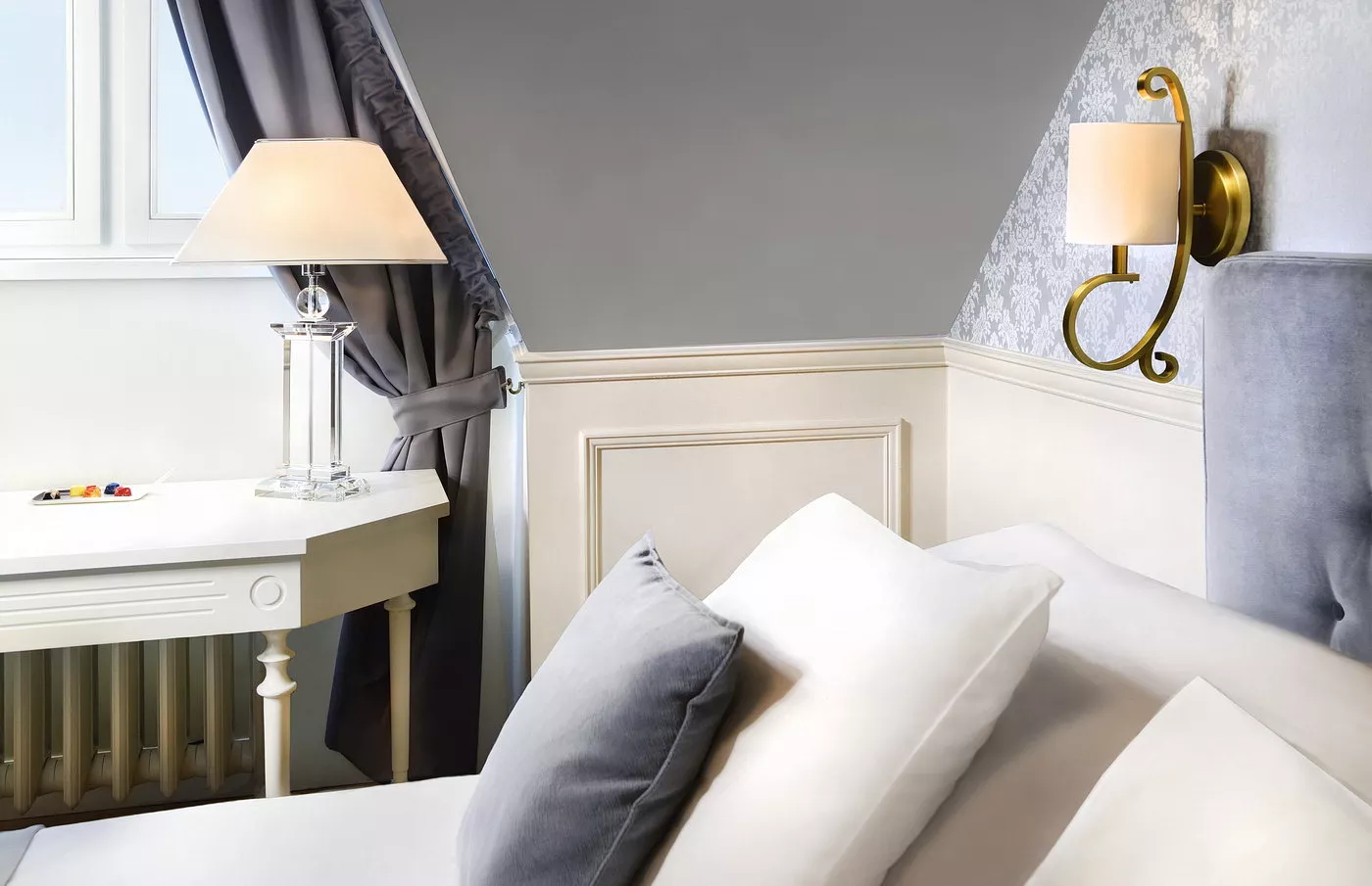 Izba s manželskou posteľou v Hoteli Lomnica vo Vysokých Tatrách - detail