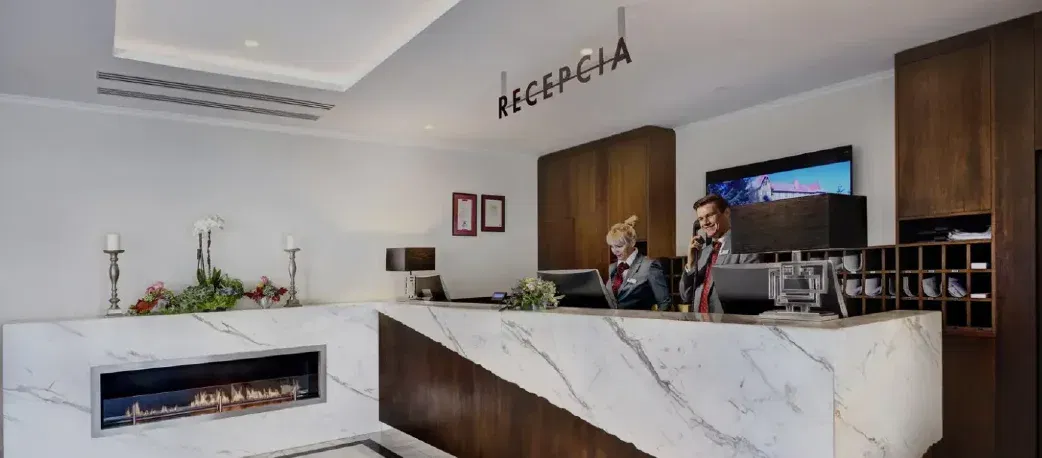 Recepcja hotelu Łomnica